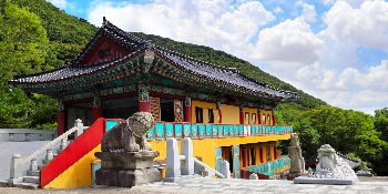 Japan Golf Cruise Vacation Package Beomesa Temple South Korea - PerryGolf + Silversea Cruises